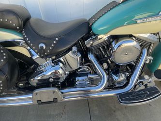 1991 Harley Heritage Softail bigger gas tanks lots of extra really good condition around the gas tank cap peeled paint