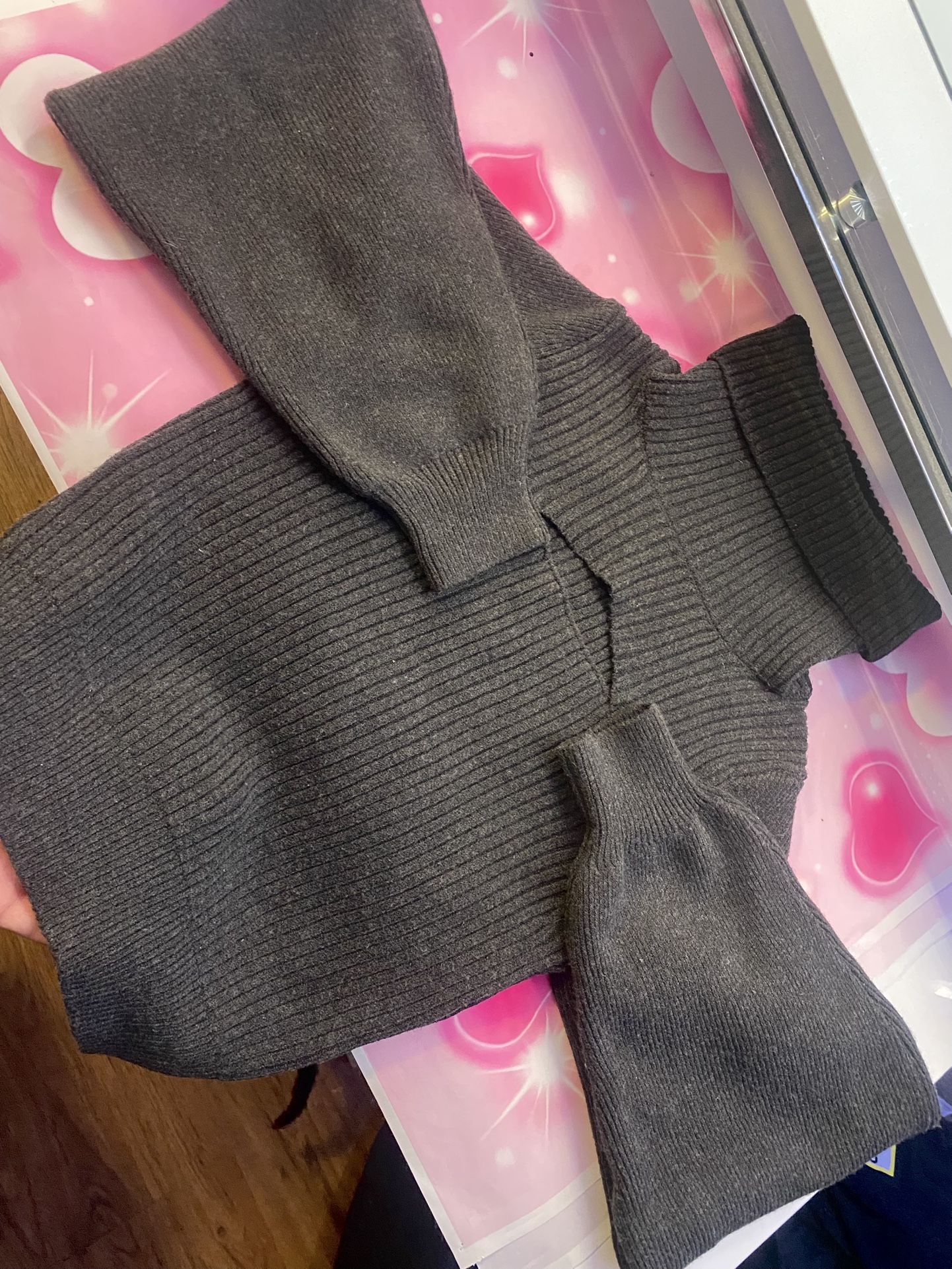 woman’s crop top sweater brand FREE PEOPLE no tags new asking 10$ size L pick up in Ontario