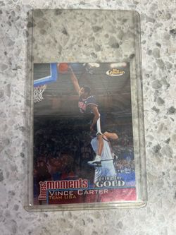 Prestine condition Vince Carter Topps Finest Moments Going for Gold Card #0676/1000
