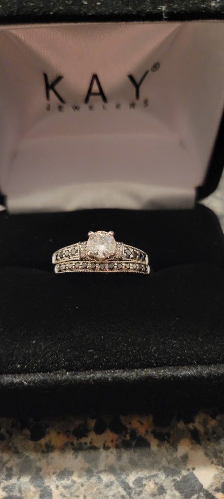 Custom Black and White Diamond Wedding Rings Set