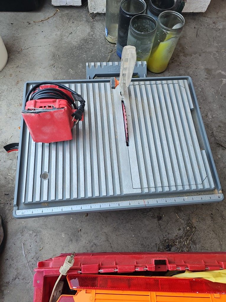 RIDGID BRAND SAW. WITH HANDHELD SANDER