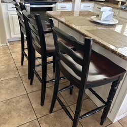 4 Bar tools and a table