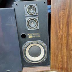 Speakers- Fisher 100 Watt, 12" Woofers