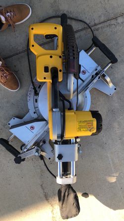 Dewalt 12 in 15 amp miter saw. DSW780