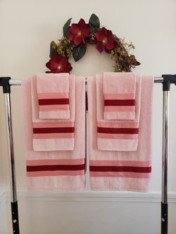 SATIN STRIPE TOWELS 