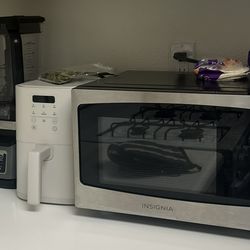 4 qt Air Fryer & counter microwave