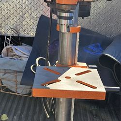 WEN 5-AMP 10-INCH VARIABLE SPEED DRILL LIKE NEW $ 100