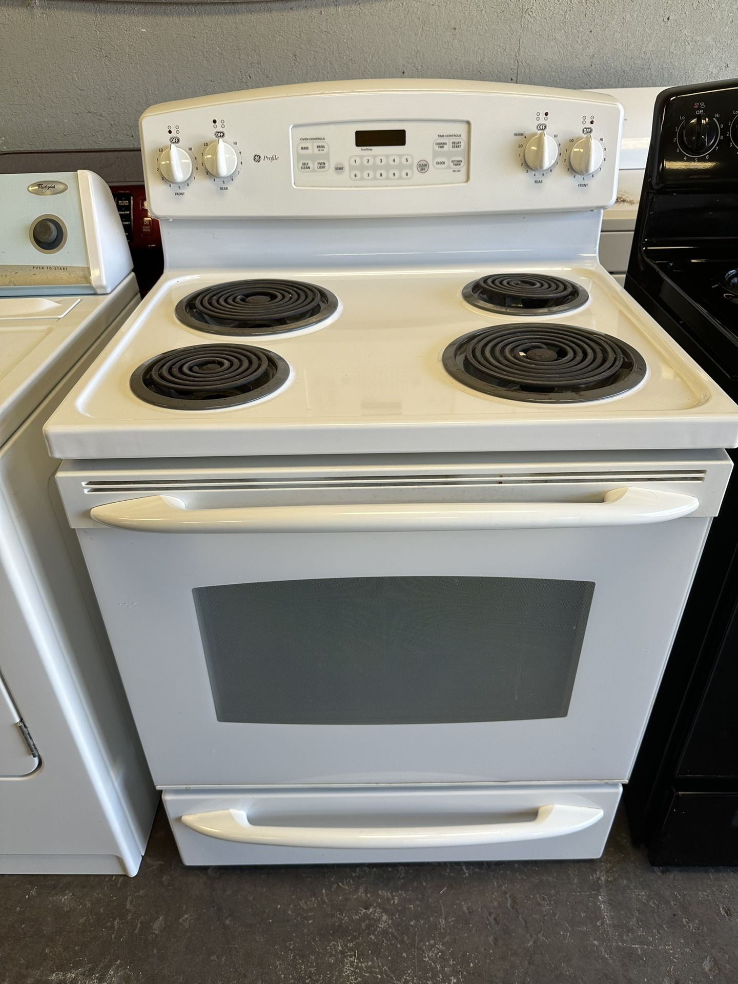  White electric stove can deliver 