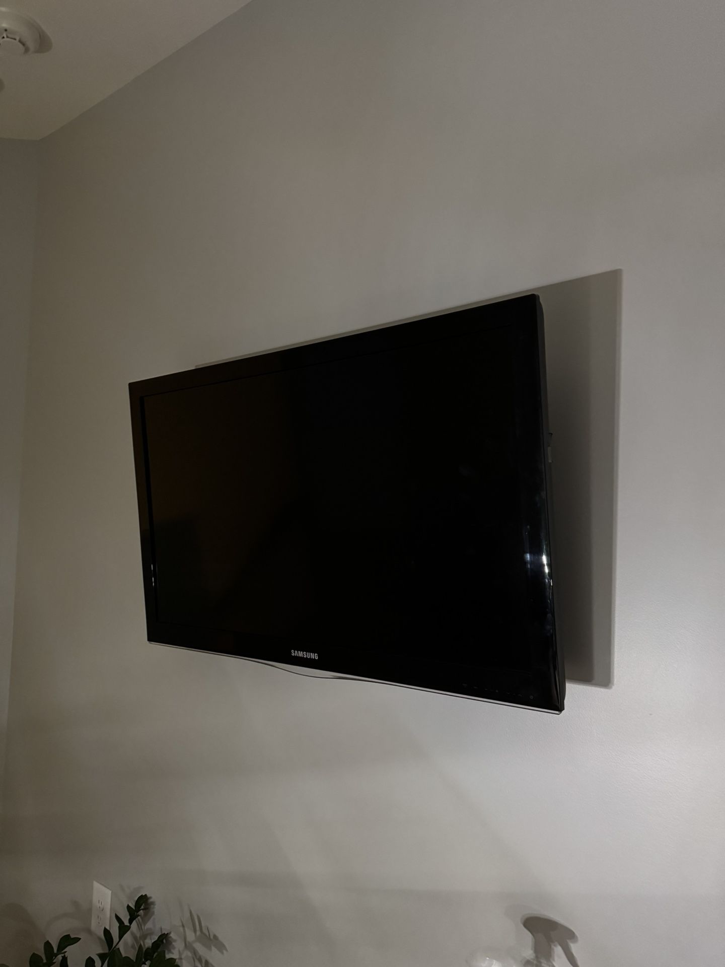 Samsung 40” Flatscreen TV