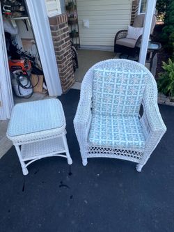 WHITE WICKER SET