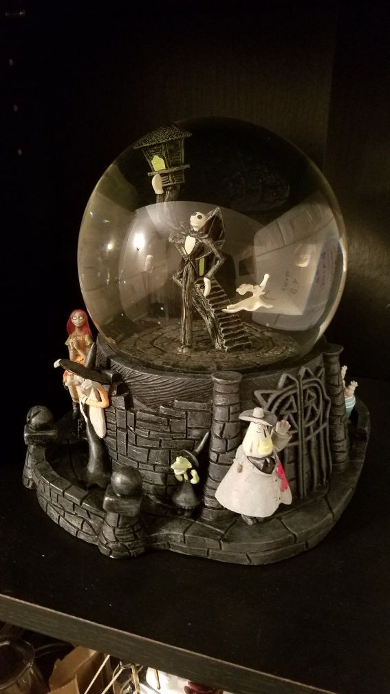 Nightmare Before Christmas rare large snowglobe