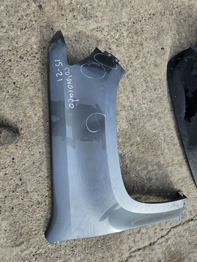 Chevy Colorado Right Fender Oem