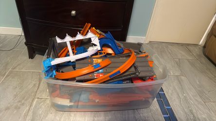 Hot wheel tracks