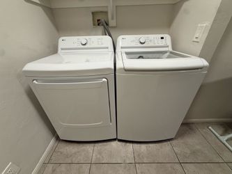 Electric LG Washer (WT7000CW ) & Dryer Set (DLE6100W)