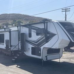 2024 !! New Grand Design  Momentum 414 M Toy Hauler 46 Ft 