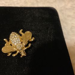 Beautiful Gold Tone And Crystal Bumblebee Brooch