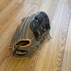 Wilson  A500 Outfield Glove 