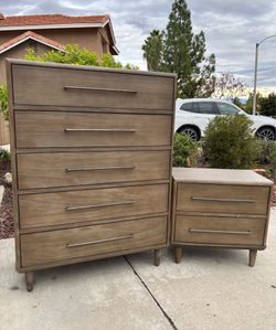 Solid Wood 7 Drawer Modern Dresser Chest of Drawers Furniture Great Condition