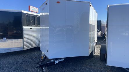 8x10 dbl axle enclosed trailer