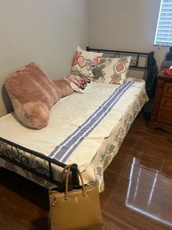 Twin bed