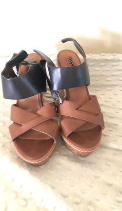 Black and brown wedges