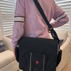 Over the shoulder computer briefcase