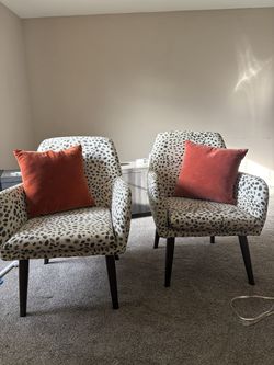Living room decor chairs (2)