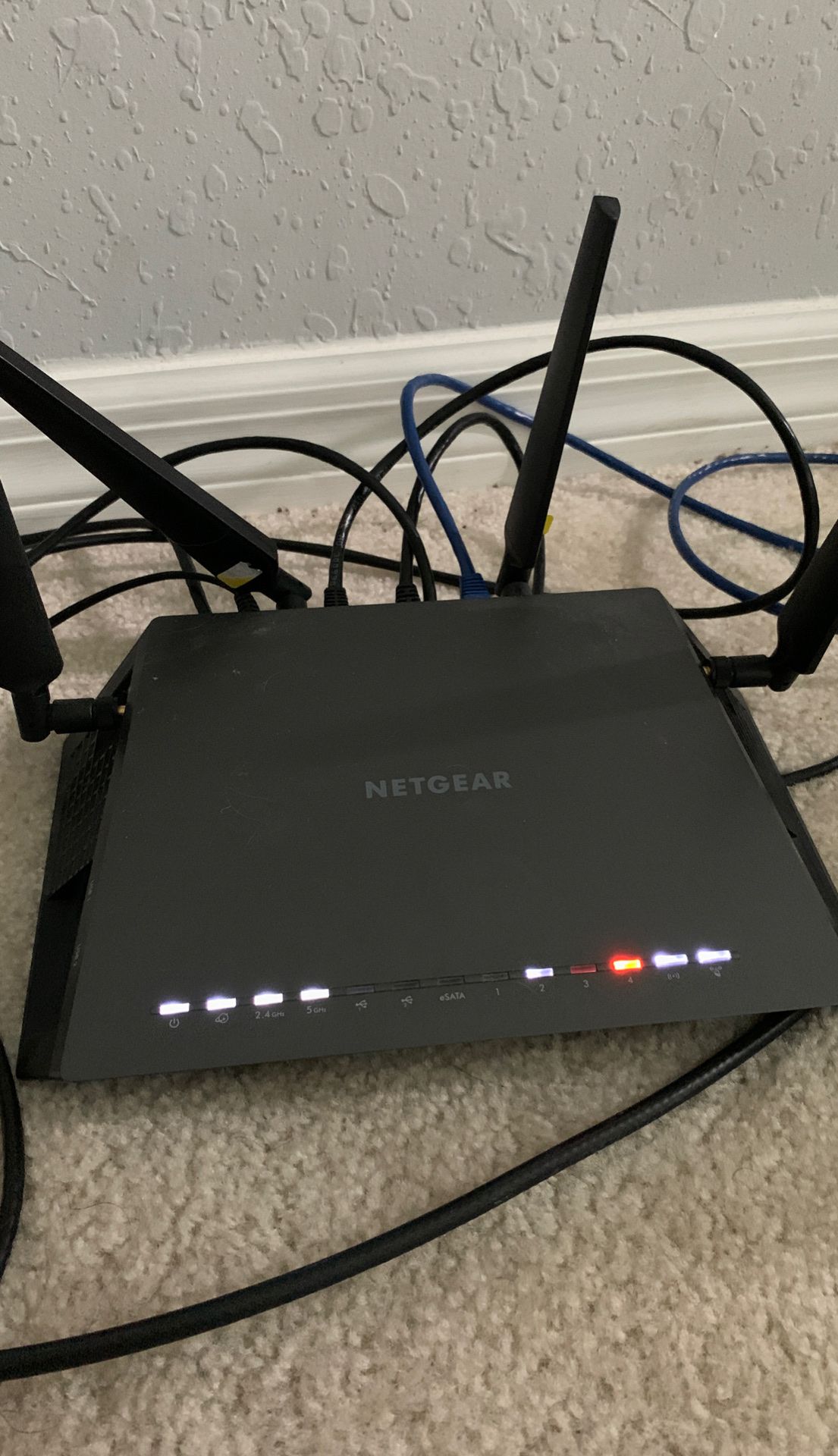 Netgear Nighthawk r7500. Wifi router and arris surfboard modem sb6121 excellent conditions