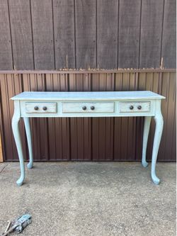 Entry way table