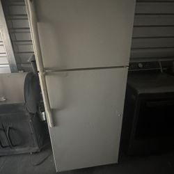 GE Refrigerator 