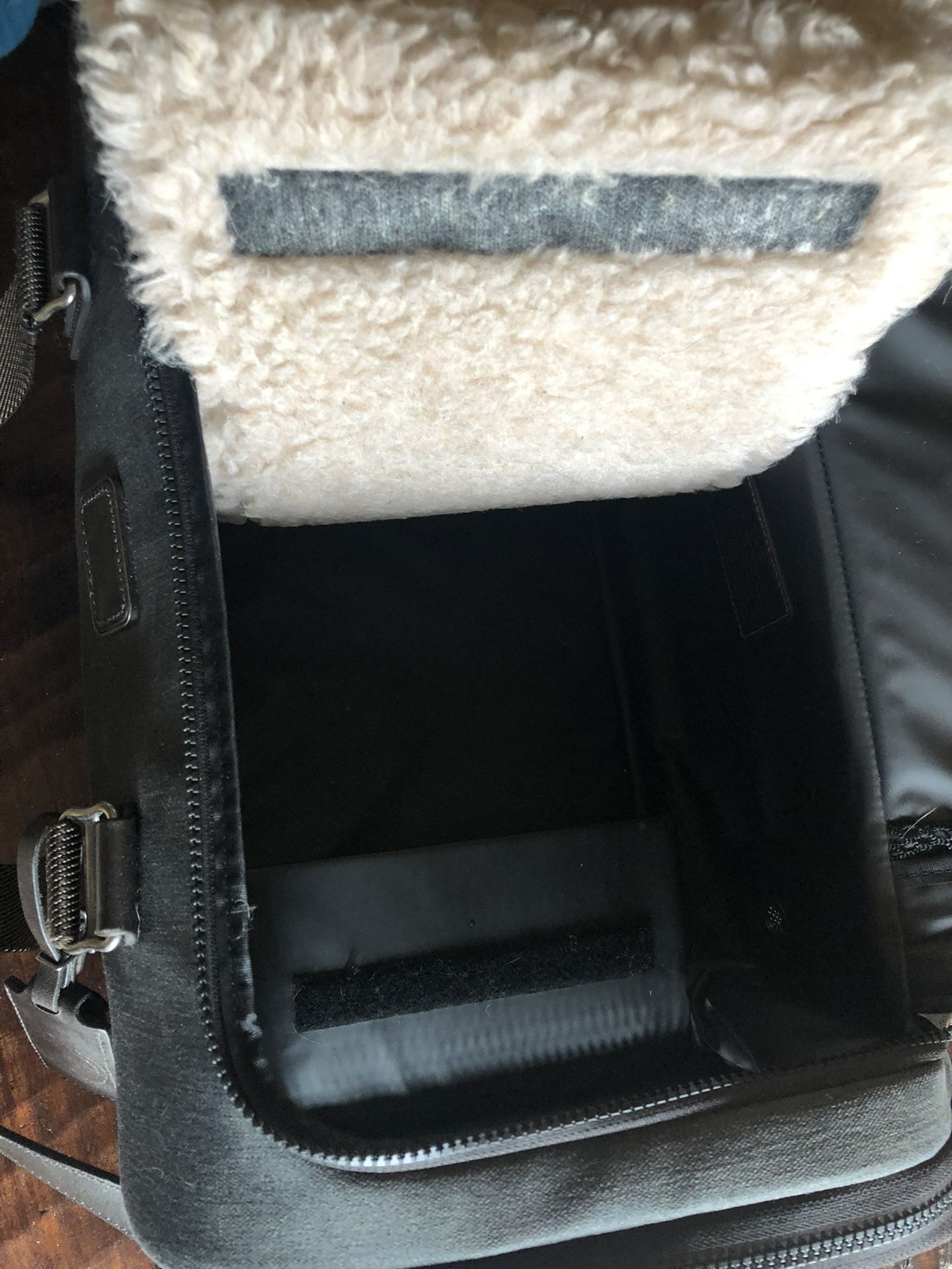 Tumi cloud sales 7 dog carrier