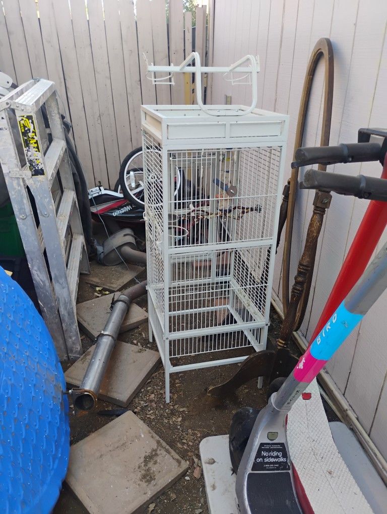 Bird Cage Like New