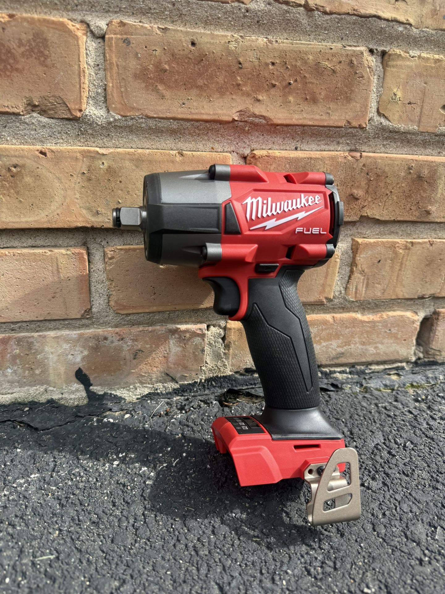 New Milwaukee 1/2 Mid-Torque Impact Wrench 