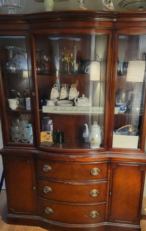 CHINA CABINET 