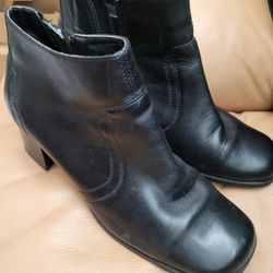 Ladies Black Leather Boots - 10W