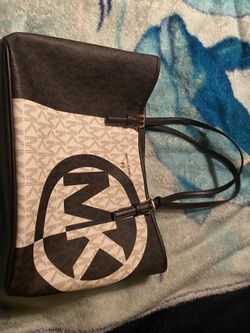 New Michael Kors Purse