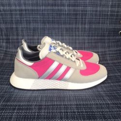 adidas men’s Size 9.5  Marathon Tech Shoes sneakers