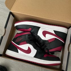 Air Jordan 1 Mid