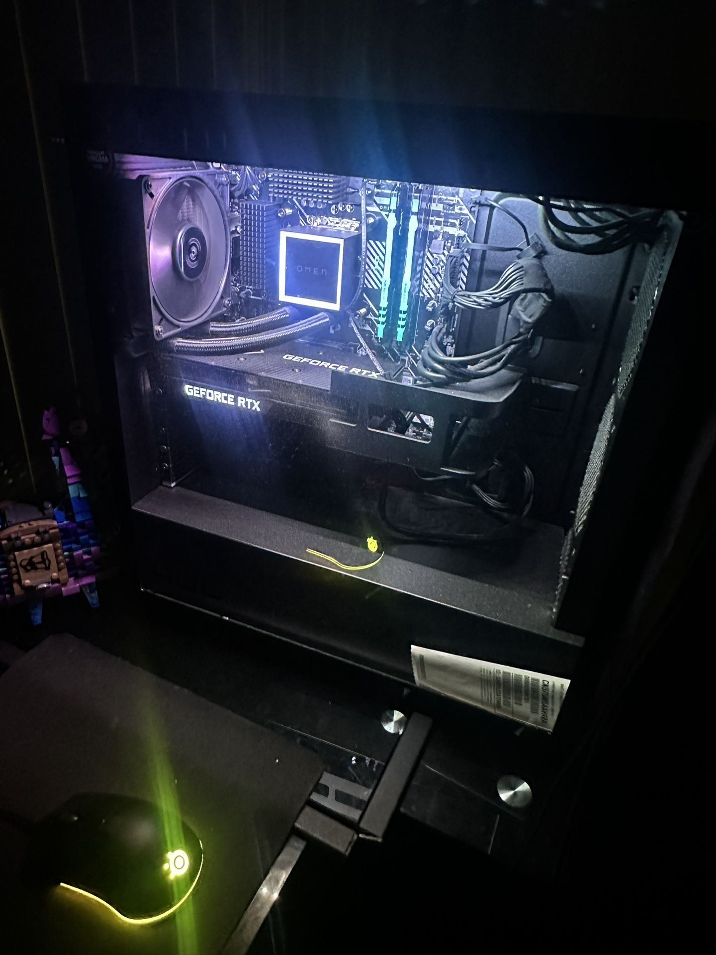 HP OMEN - 40L Gaming Desktop AMD Ryzen 5 5600G - 16GB HyperX Memory - NVIDIA GeForceRTX 3060 TI- 1TB SSD - Black