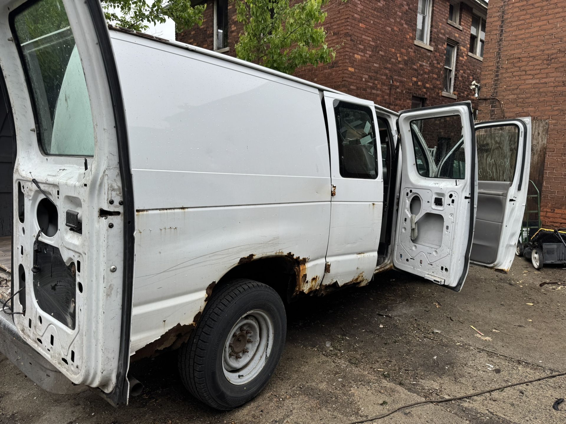 2004 Ford E-250