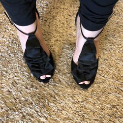 Nina New York black ruffle heels size 7 1/2