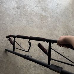 Pull up bar
