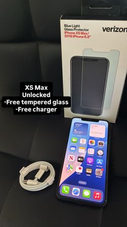iPhone X Max. Like New And Unlocked! Free screen Guard and charger!