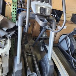 Nordictrack FS10i Elliptical Freestride cross trainer - 500$