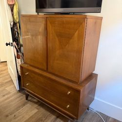 Mid century modern American of Martinsville Gentlemen’s Chest