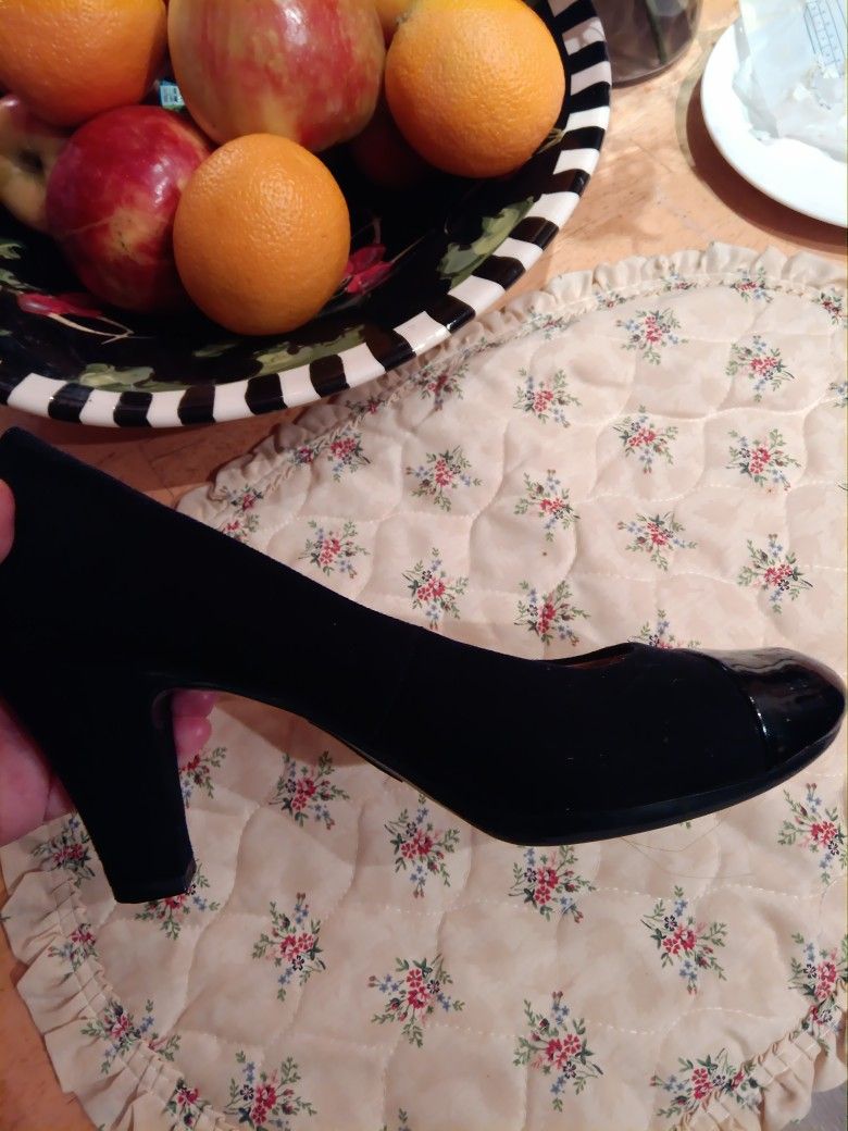 Brand New-ishWomen's Size 7 Heels. (Patent Toe.)