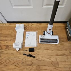 New. Cond     vacuum  with Attchments  , WORKS EXCELLENT  , IN THE BOX