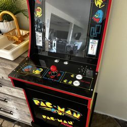 Pac-Man plus 1up arcade machine