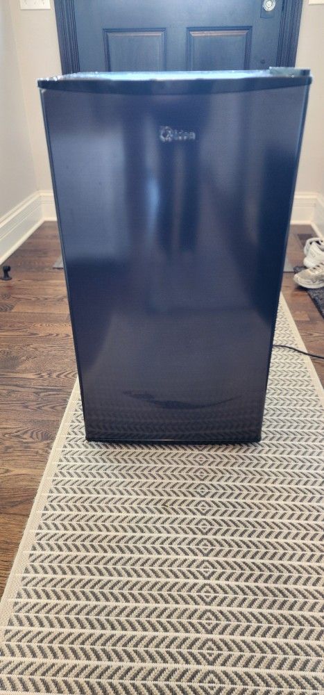 Midea 3.3 Cubic Ft Mini Fridge