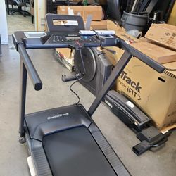 Nordictrack T series 5 Treadmill  - 10mph max speed 10% incline - 18x55 belt - 300$ 